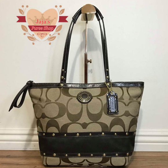 Coach Handbags - 🎤Coach Signature Fabric Purse🎤